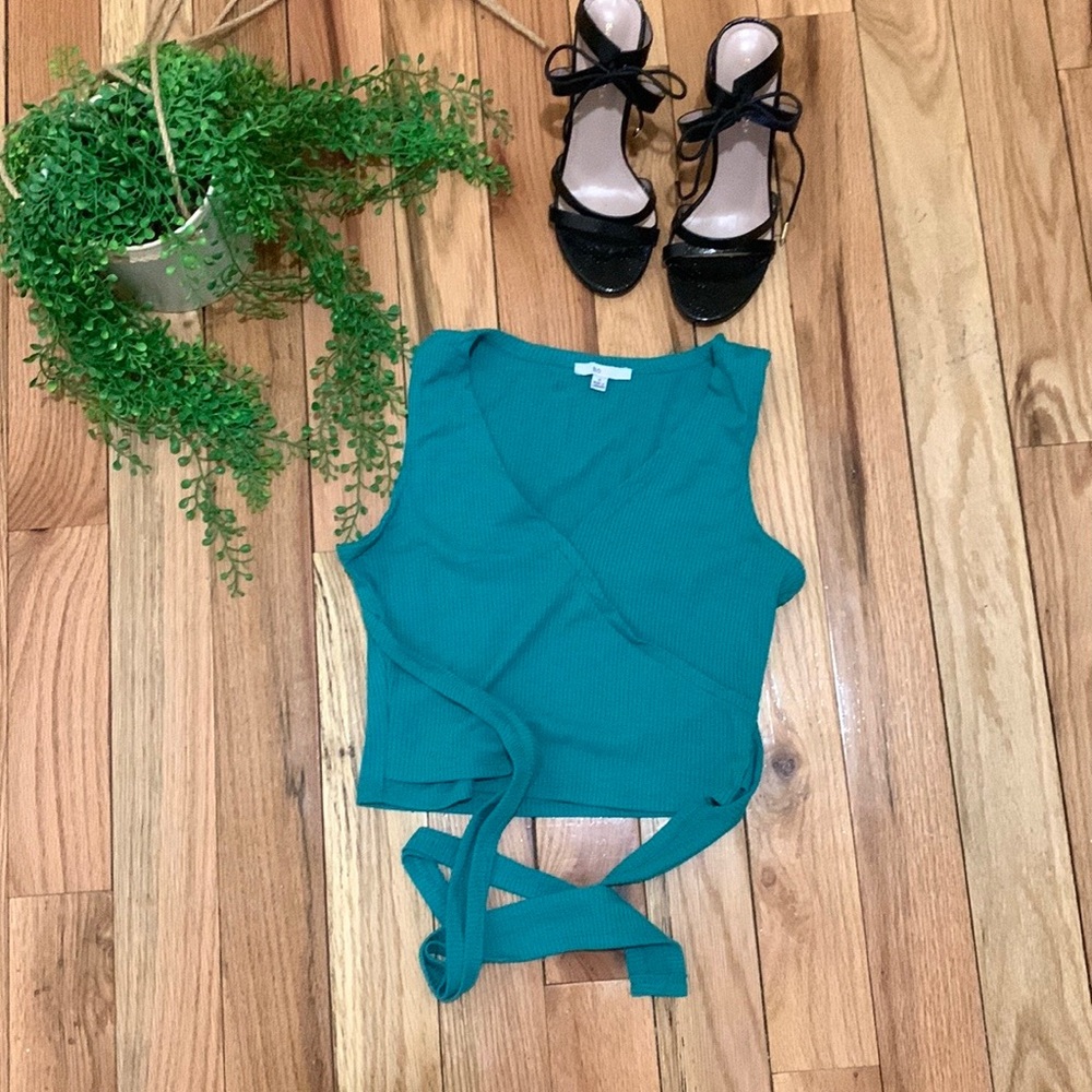 Adjustable Green Top - Picture 2 of 2